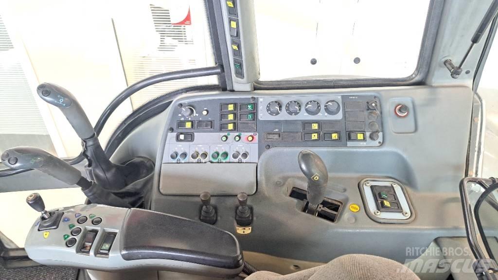 Valtra M 130 الجرارات