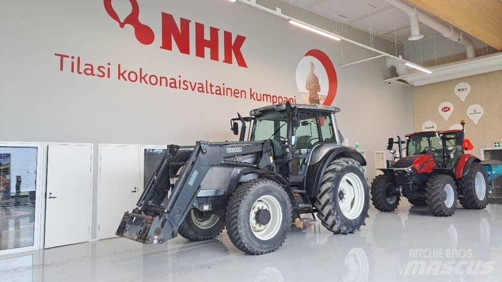 Valtra M 130 الجرارات