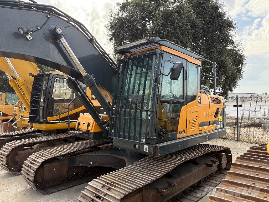 Hyundai HX 220 AL حفارات زحافة