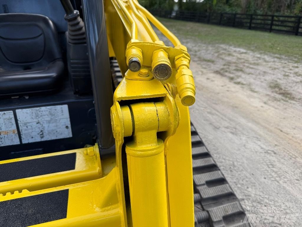 Komatsu CK 35-1 لوادر انزلاقية التوجيه