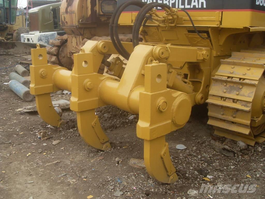 CAT D 6 G بلدوزرات مجنزرة