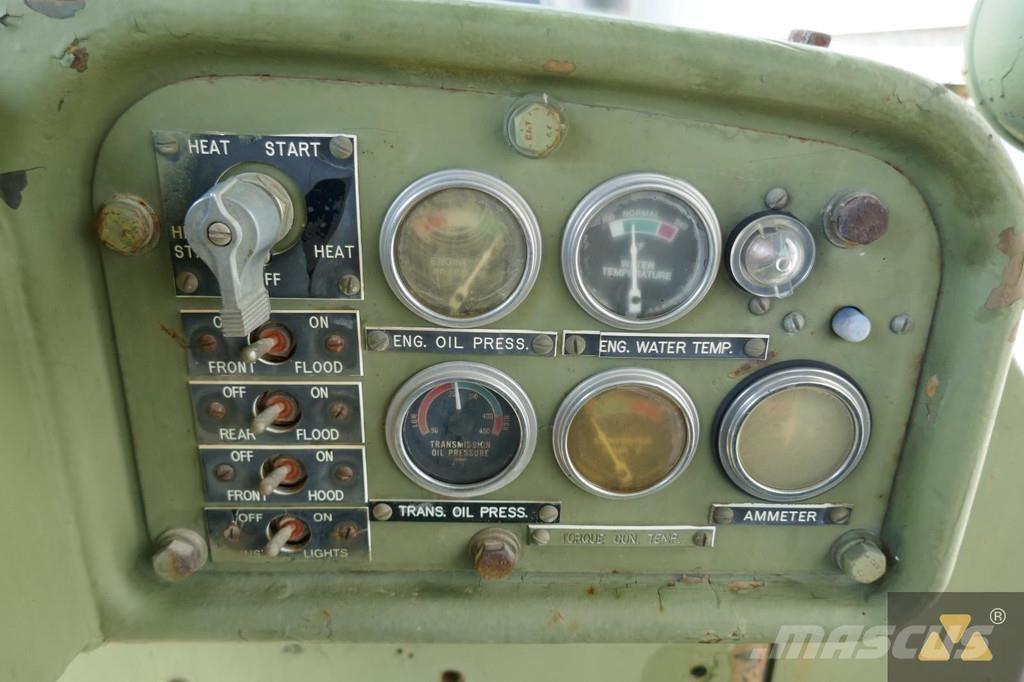 CAT D7F Ex-army بلدوزرات مجنزرة