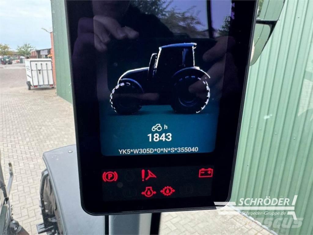 Valtra Q 305 الجرارات