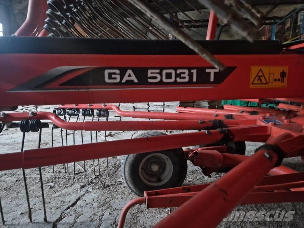 Kuhn 5031T مكابس وميبسات التبن