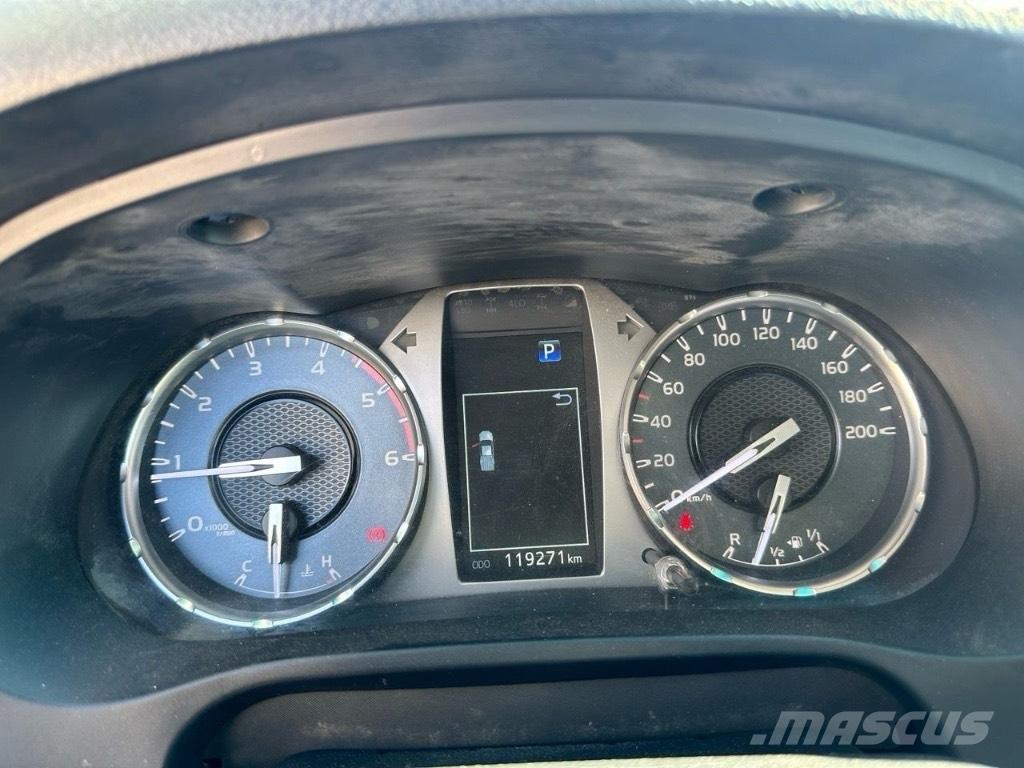 Toyota Hilux سيارات