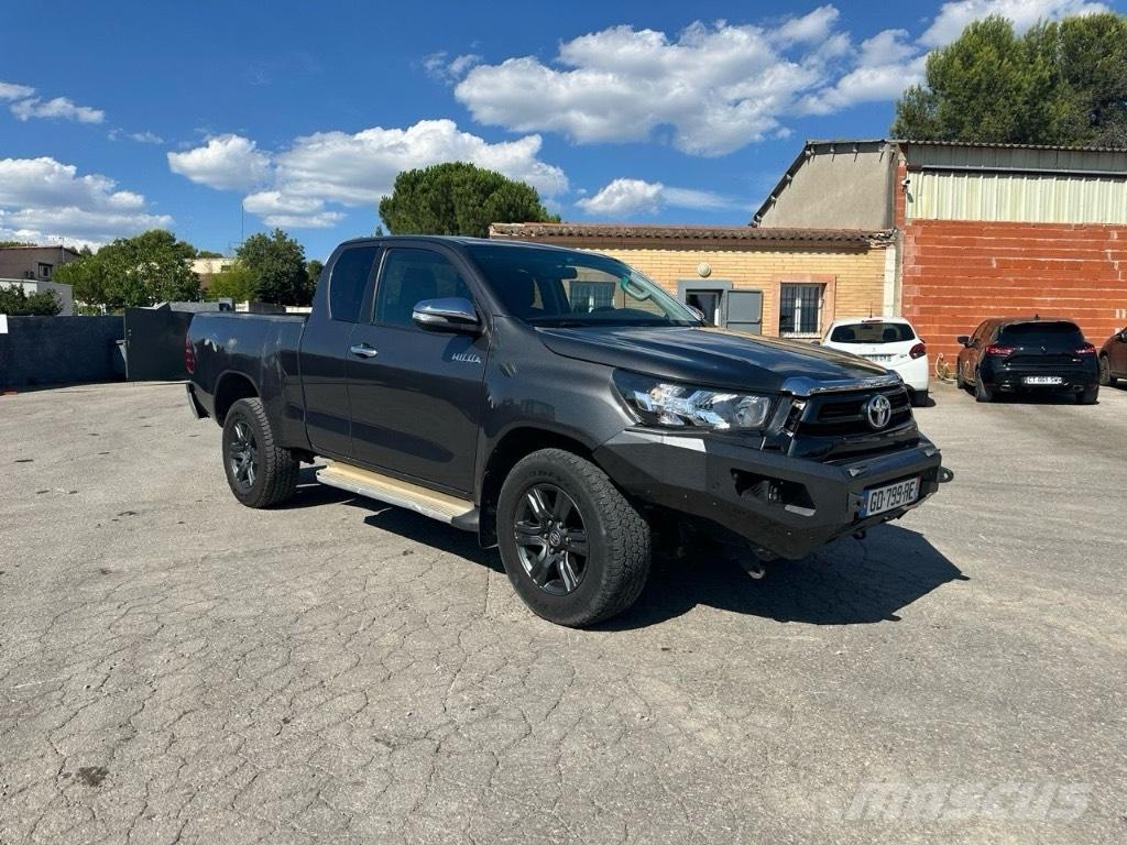 Toyota Hilux سيارات