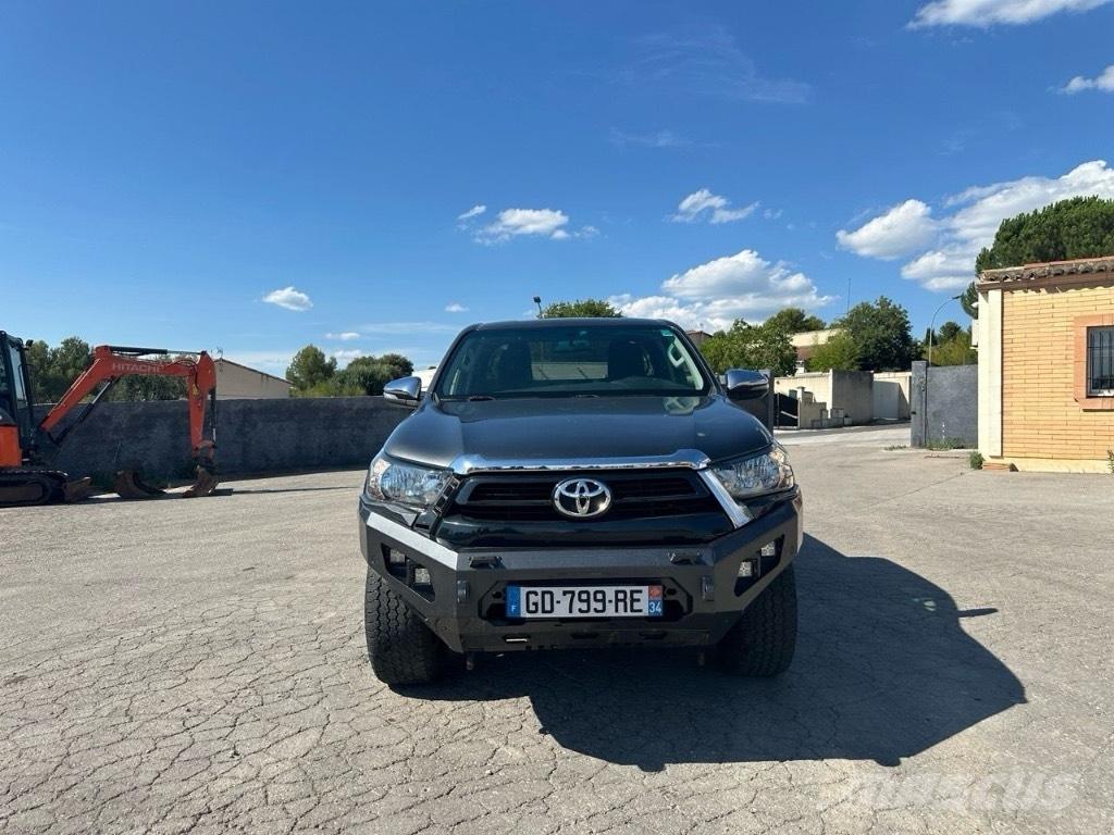 Toyota Hilux سيارات