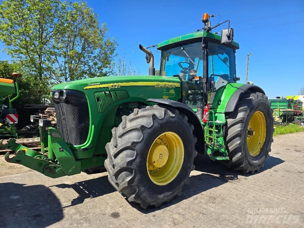 John Deere 8320 الجرارات