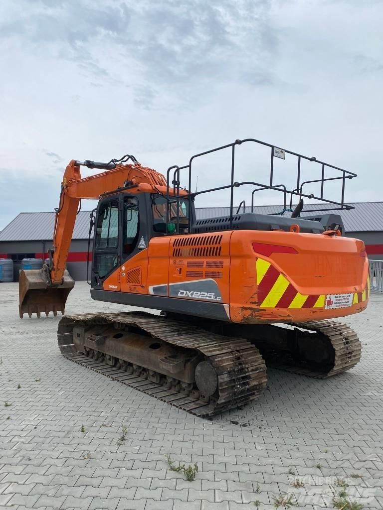 Doosan DX 225 LC حفارات زحافة