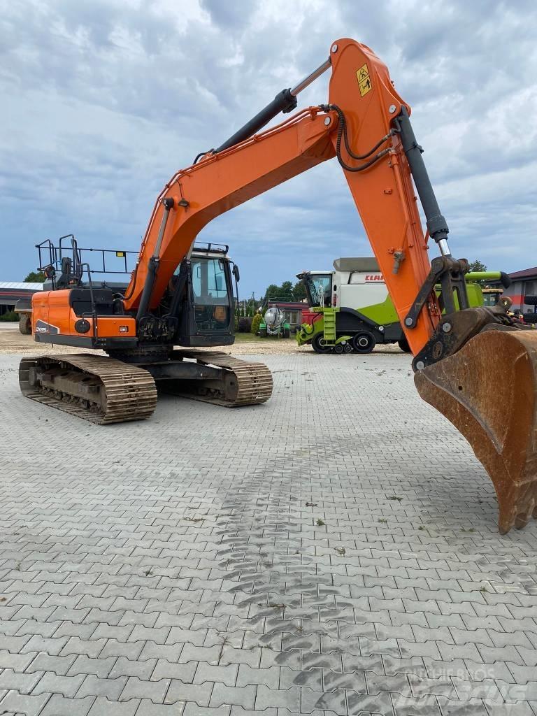 Doosan DX 225 LC حفارات زحافة