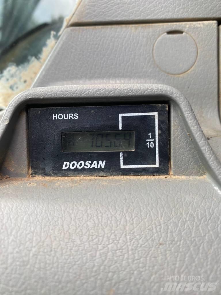 Doosan DX 225 LC حفارات زحافة