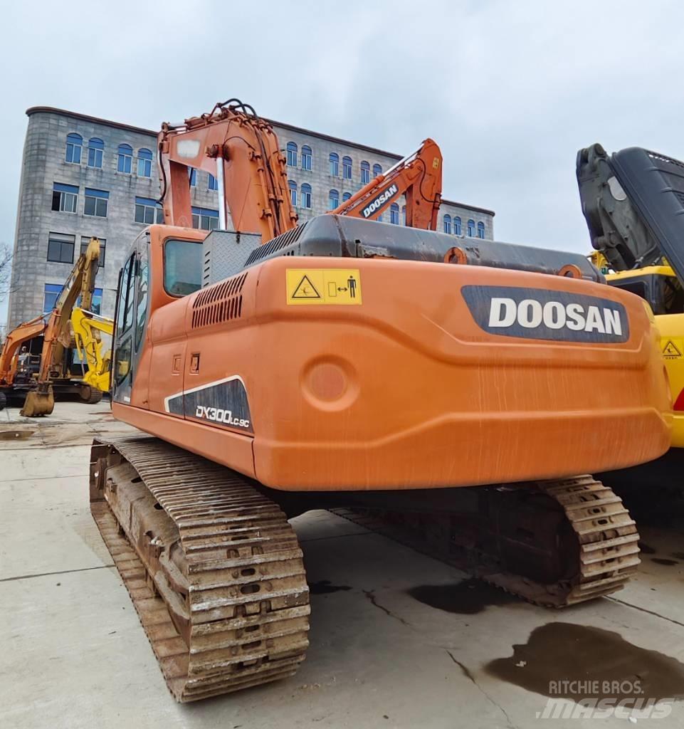 Doosan DX 300 LC حفارات زحافة
