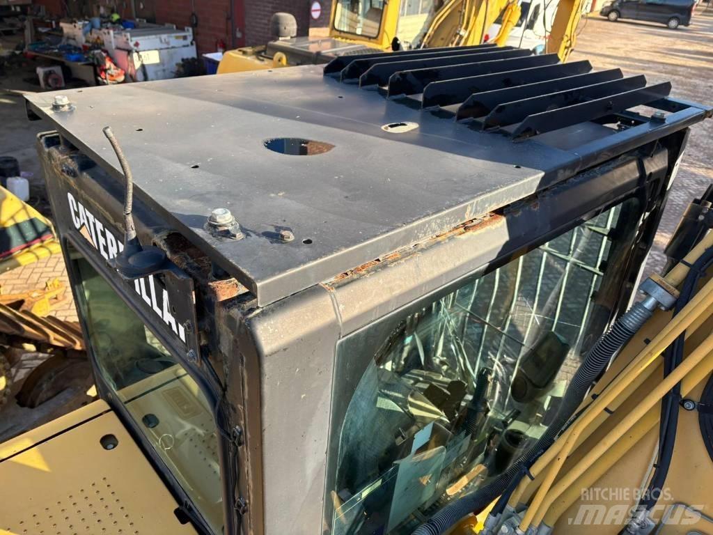 CAT 324 D L حفارات زحافة
