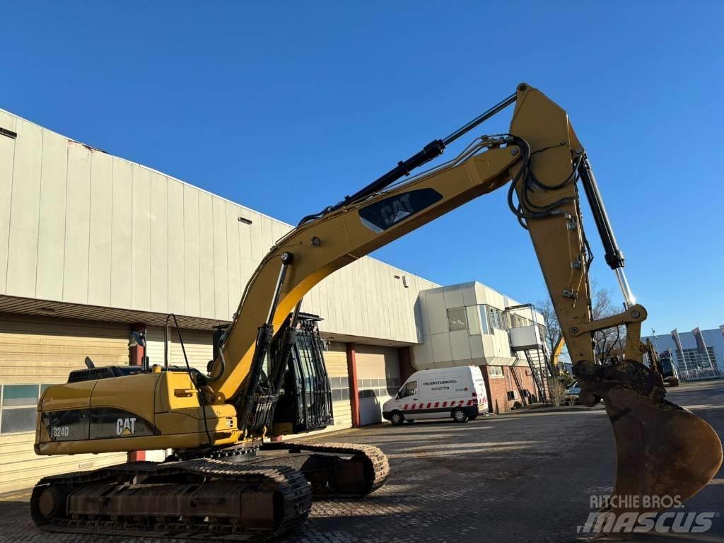 CAT 324 D L حفارات زحافة