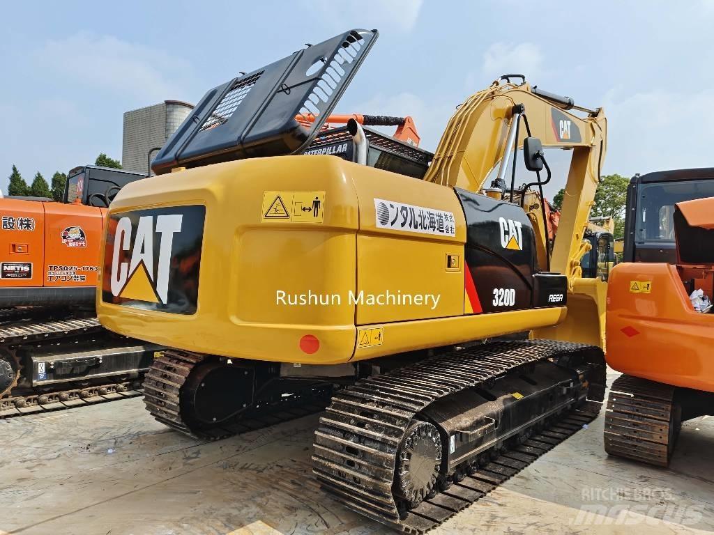CAT 320D حفارات زحافة
