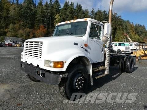 International 4900 شاحنات بمقصورة وهيكل