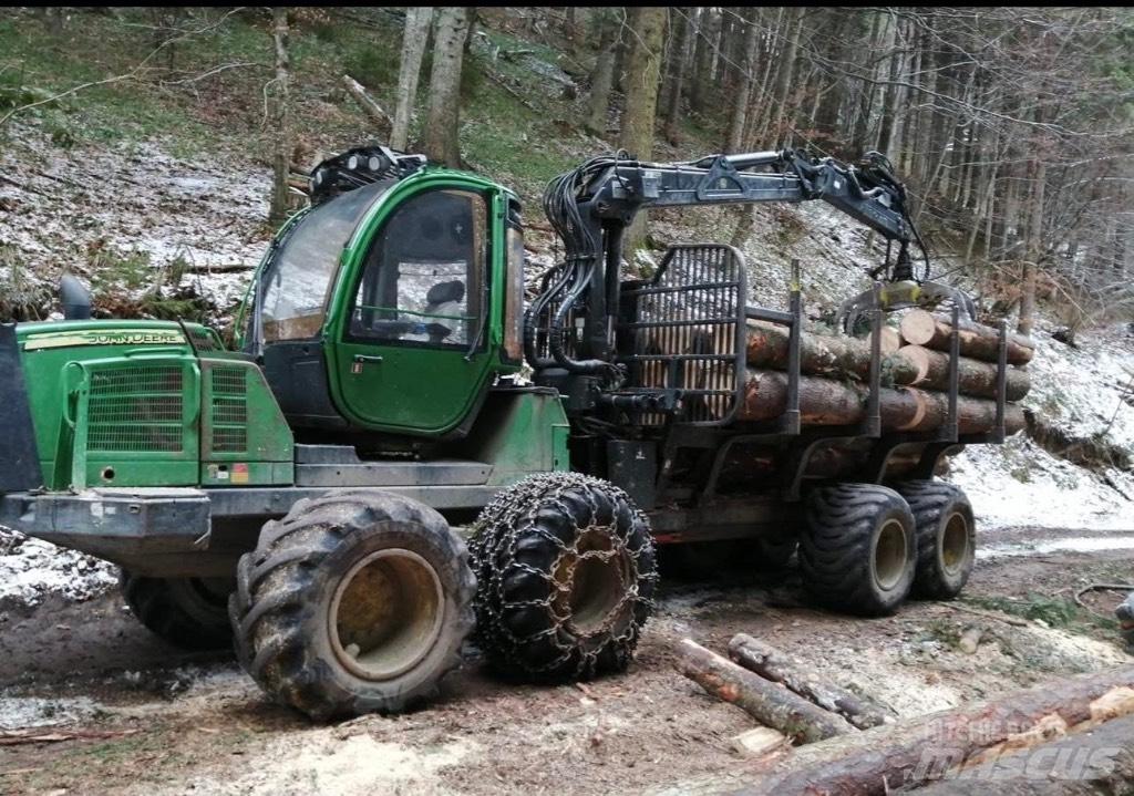 John Deere 1110 E شاحنات