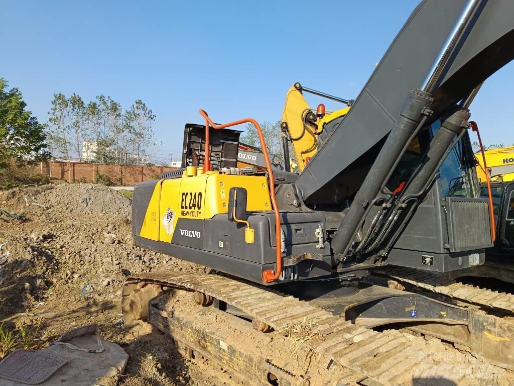 Volvo EC 240 حفارات زحافة