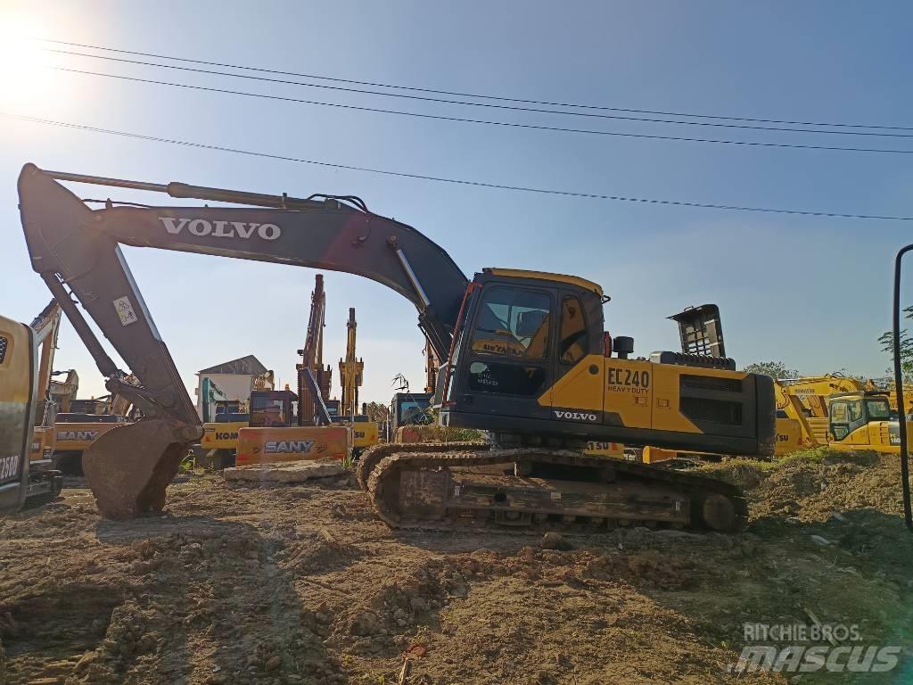 Volvo EC 240 حفارات زحافة