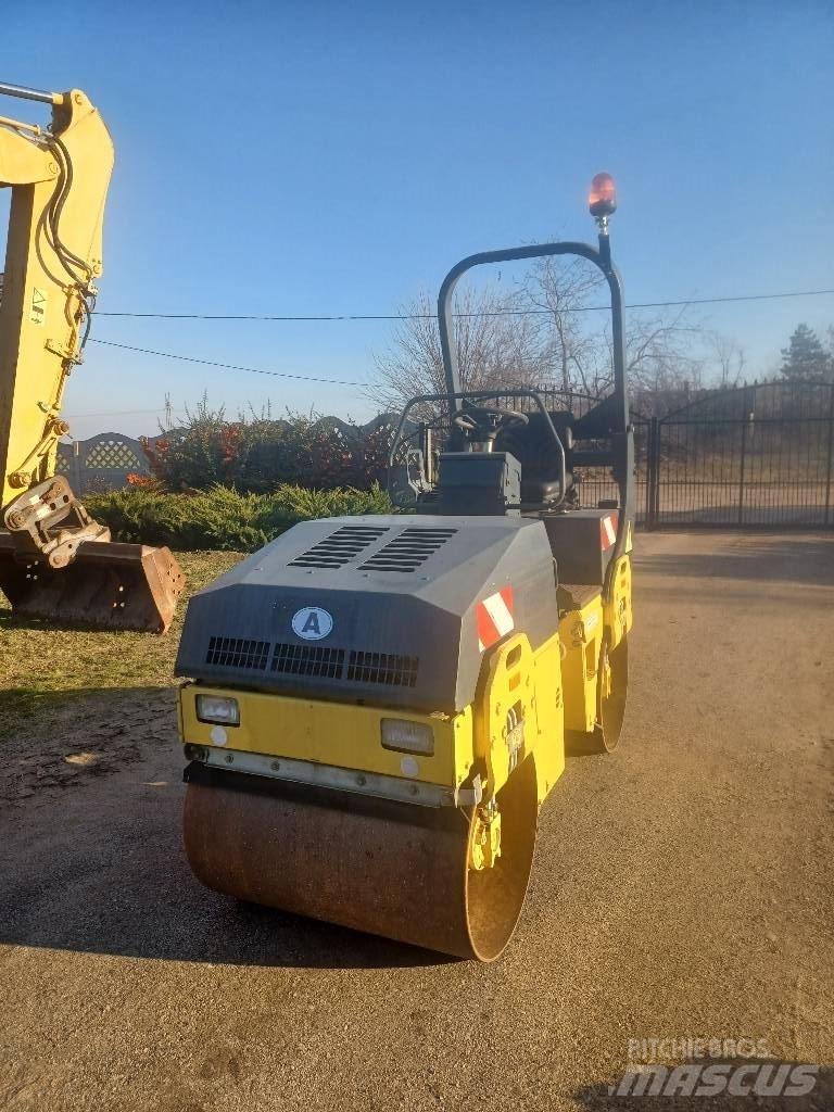 Bomag BW 100 AD-3 مداحل ثنائية الاسطوانة