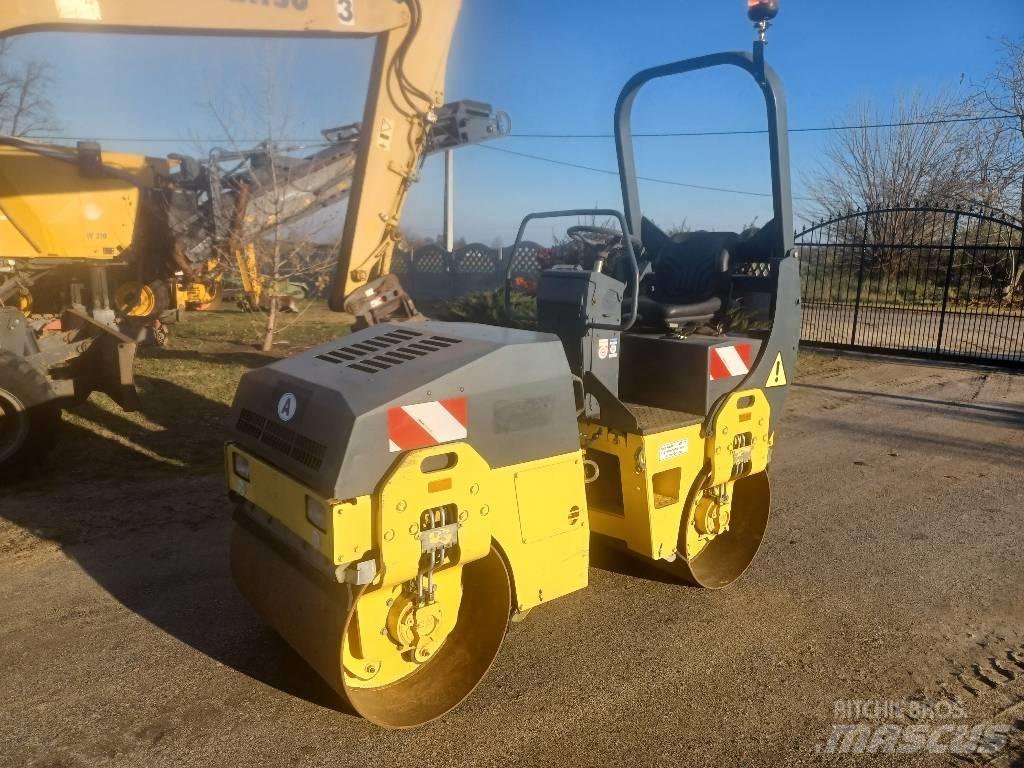 Bomag BW 100 AD-3 مداحل ثنائية الاسطوانة
