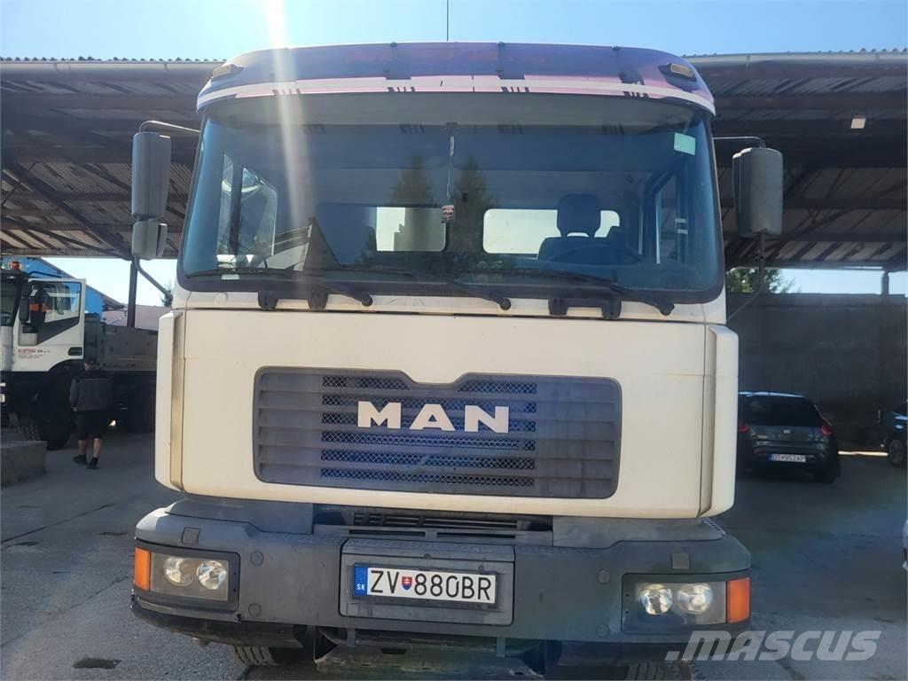 MAN 32.364 8X4 شاحنات بمقصورة وهيكل