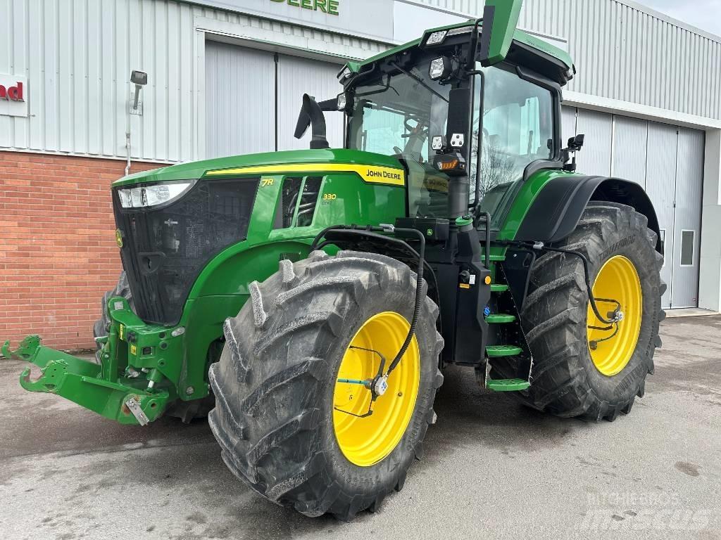 John Deere 7R 330 الجرارات