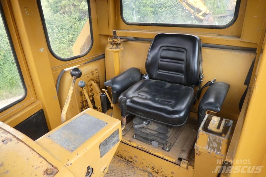 CAT D 8 H بلدوزرات مجنزرة