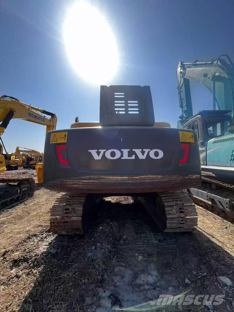Volvo EC 220 D حفارات زحافة
