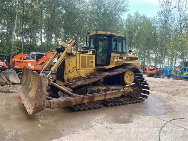 CAT D 6 R بلدوزرات مجنزرة