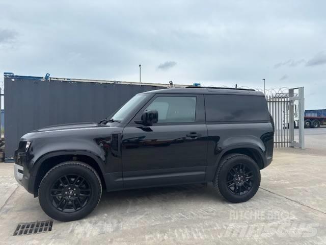 Land Rover Defender شاحنة مقفلة