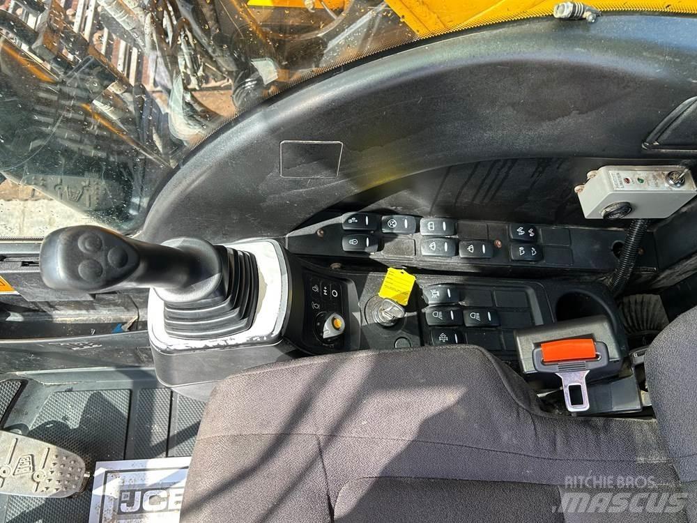 JCB JS220 LC حفارات زحافة