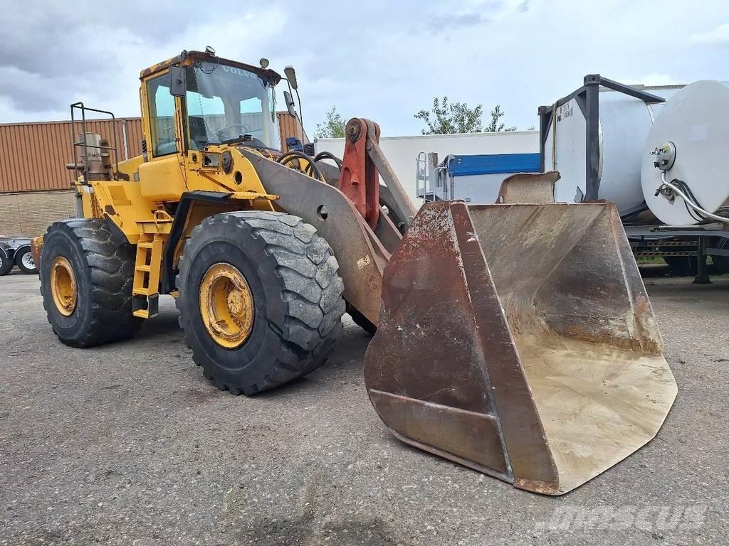 Volvo L220D لوادر بعجل