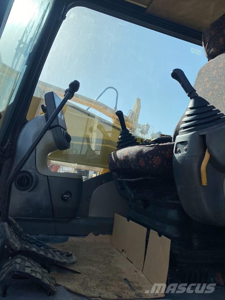 CAT 326D2L حفارات زحافة