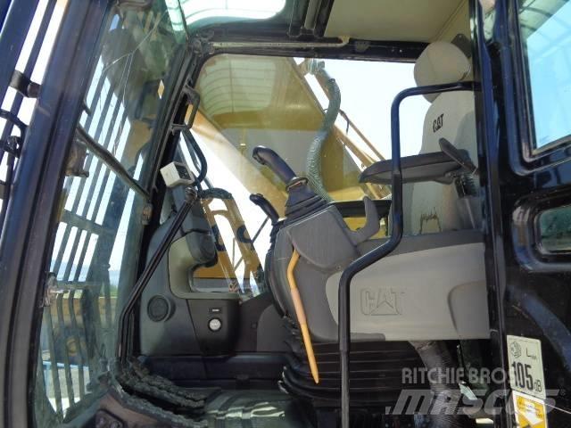 CAT 330 D L حفارات زحافة