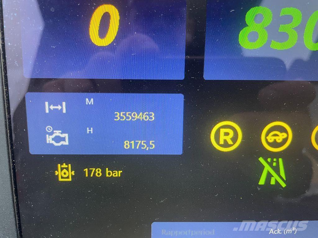 Komatsu 951 حصادات