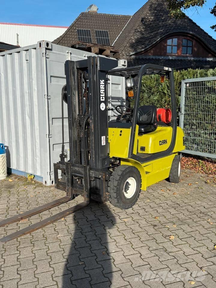 Clark CMP 25 L شاحنات LPG