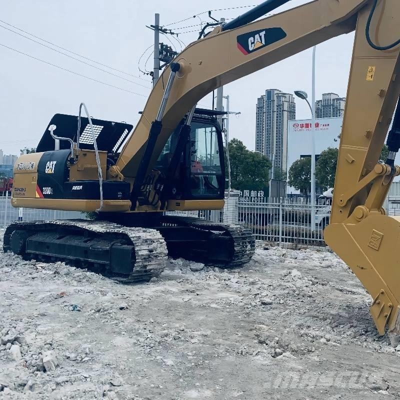 CAT 320 D حفارات زحافة