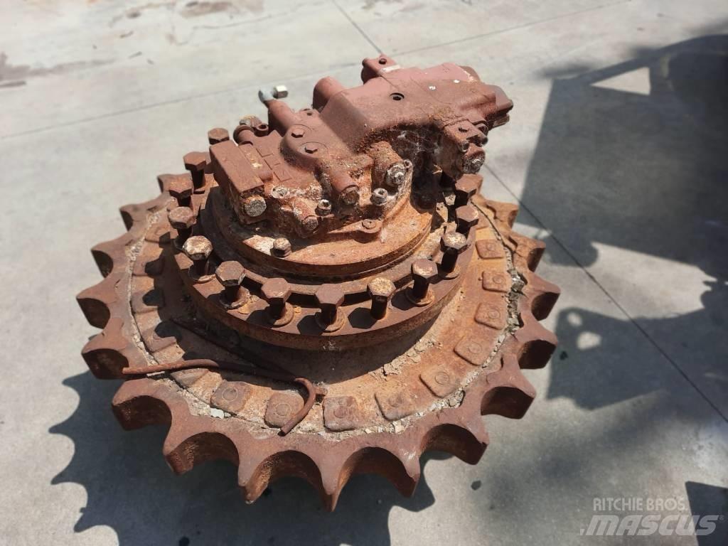 Hitachi EX 700 المسارات والسلاسل والهيكل السفلي
