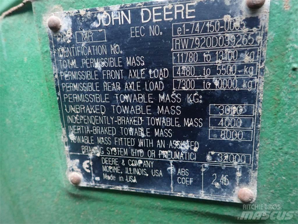 John Deere 7920 الجرارات