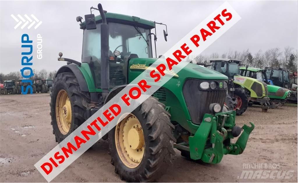 John Deere 7920 الجرارات