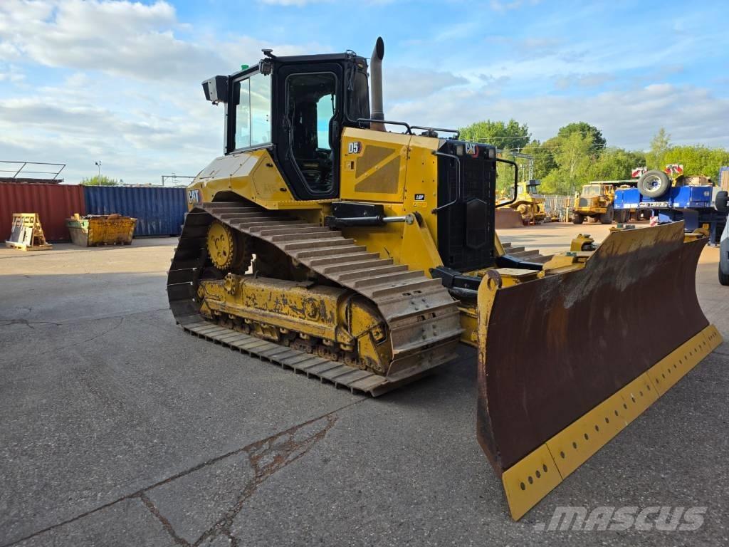 CAT D 5 LGP بلدوزرات مجنزرة