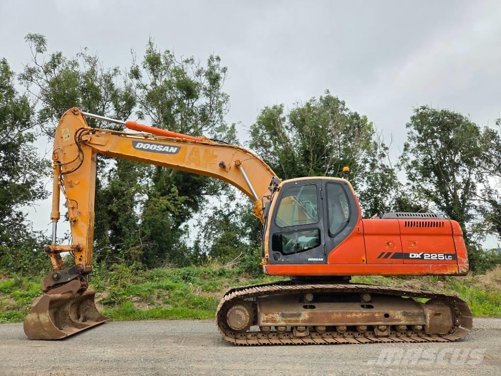 Doosan DX 225 LC حفارات زحافة