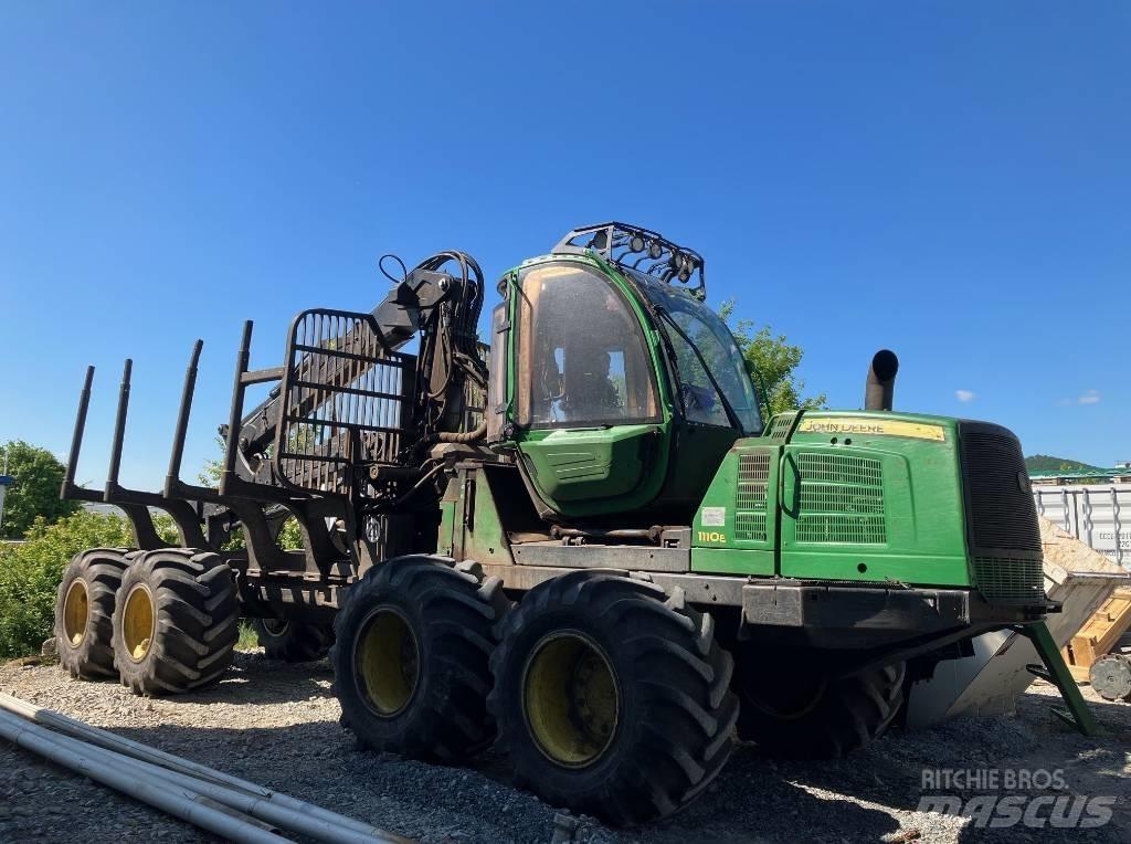 John Deere 1110 E شاحنات