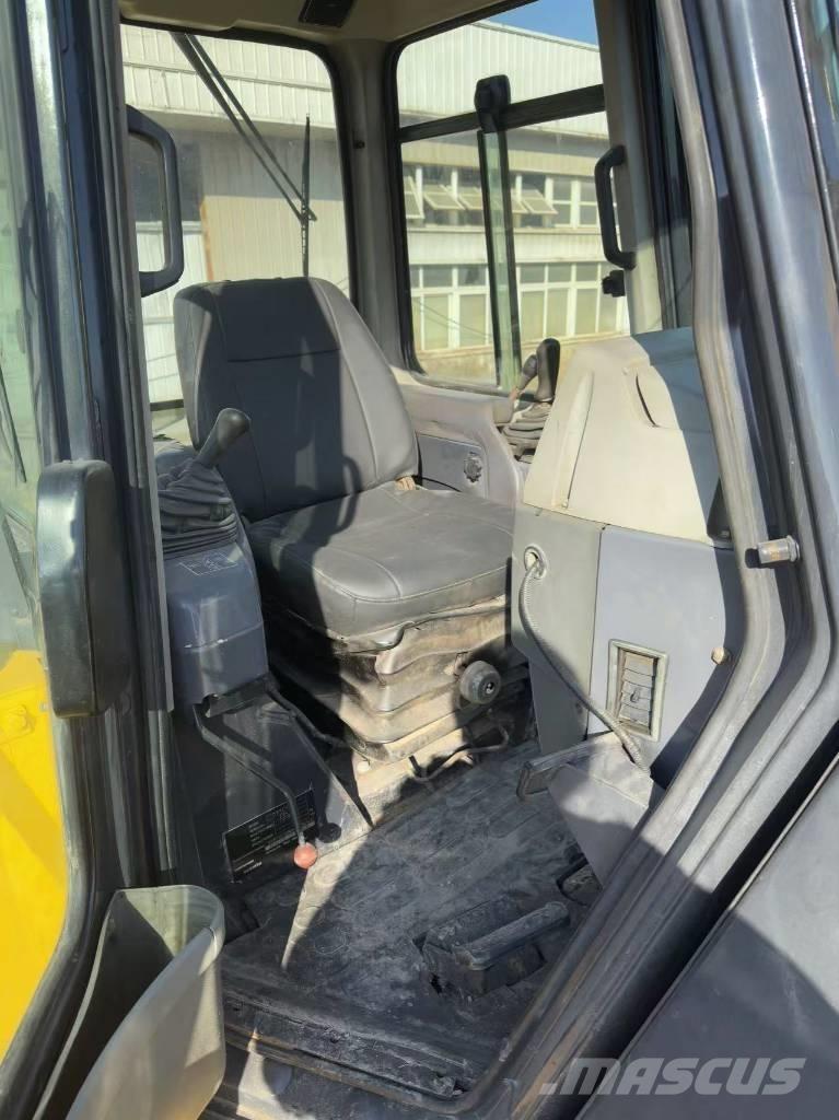 Komatsu D 85 EX-18 بلدوزرات مجنزرة