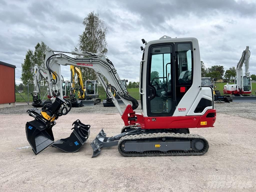 Takeuchi TB225 حفارات صغيرة أقل من 7 طن (حفارات صغيرة)