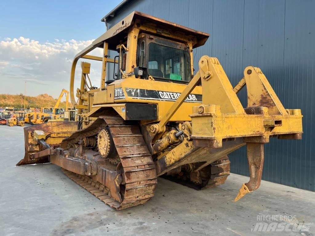 CAT D7H بلدوزرات مجنزرة