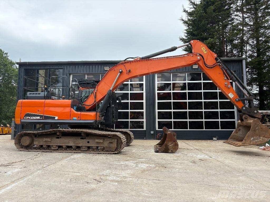 Doosan DX 225 LC-5 حفارات زحافة