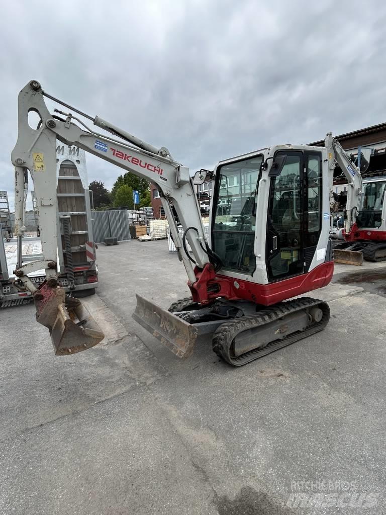 Takeuchi TB 228 حفارات صغيرة أقل من 7 طن (حفارات صغيرة)