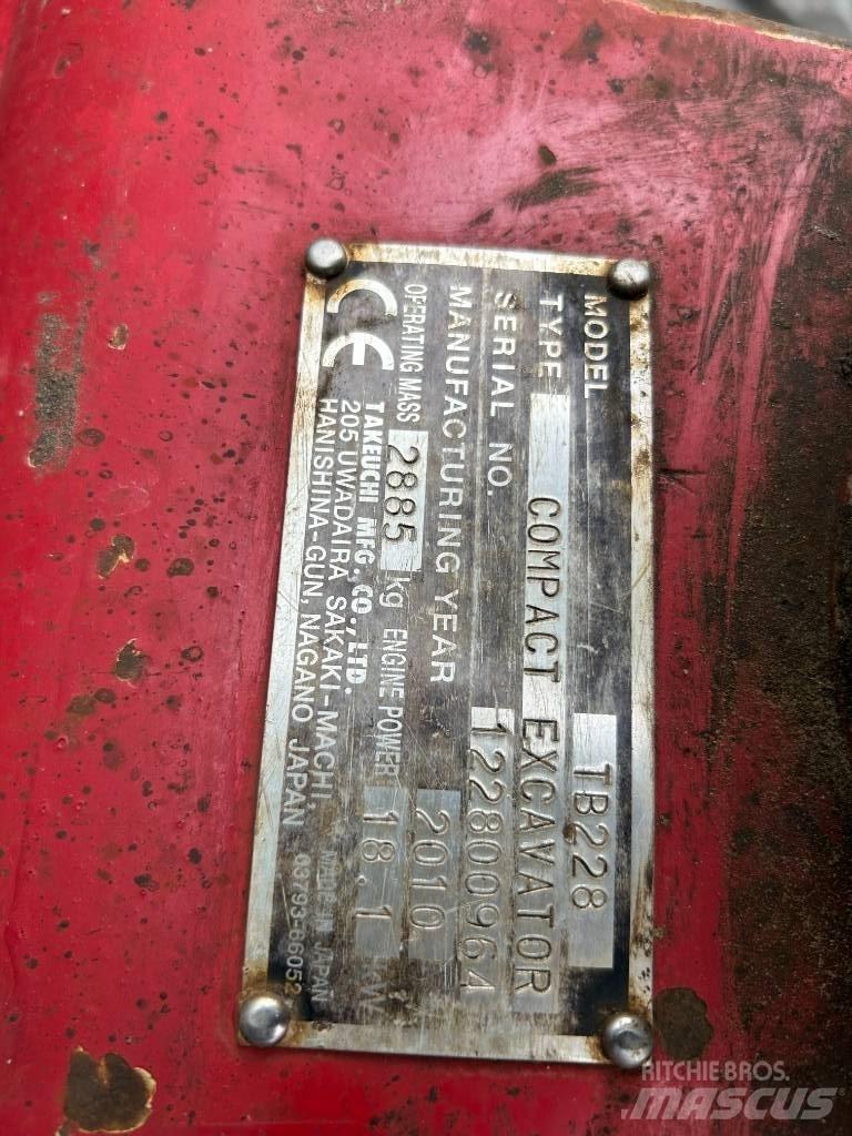 Takeuchi TB 228 حفارات صغيرة أقل من 7 طن (حفارات صغيرة)